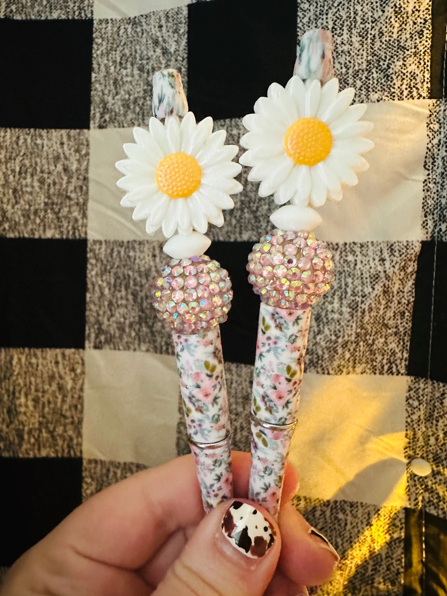 White - colorful Daisy pen