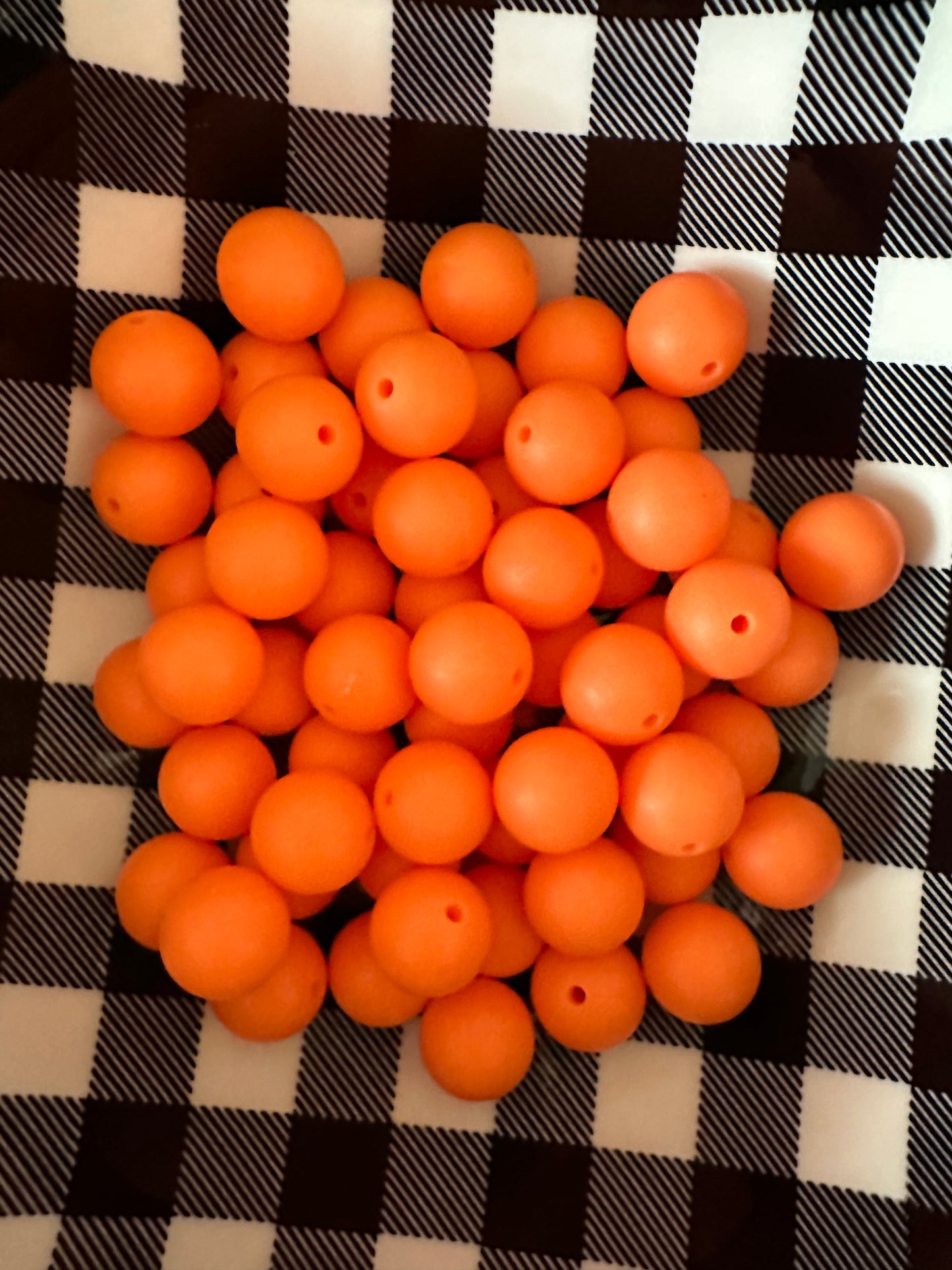 15mm Bright orange silicone beads (wholesale) pack of 10